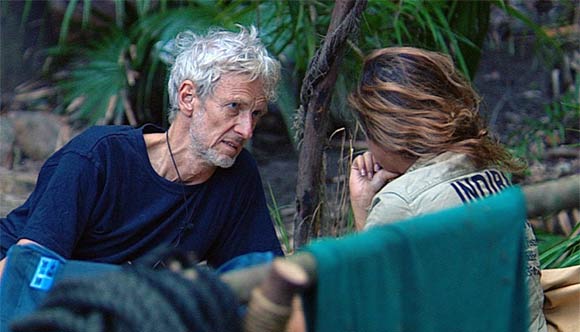 Lästern was das Camp hält - Mathieu und Indira am Dschungelfeuer