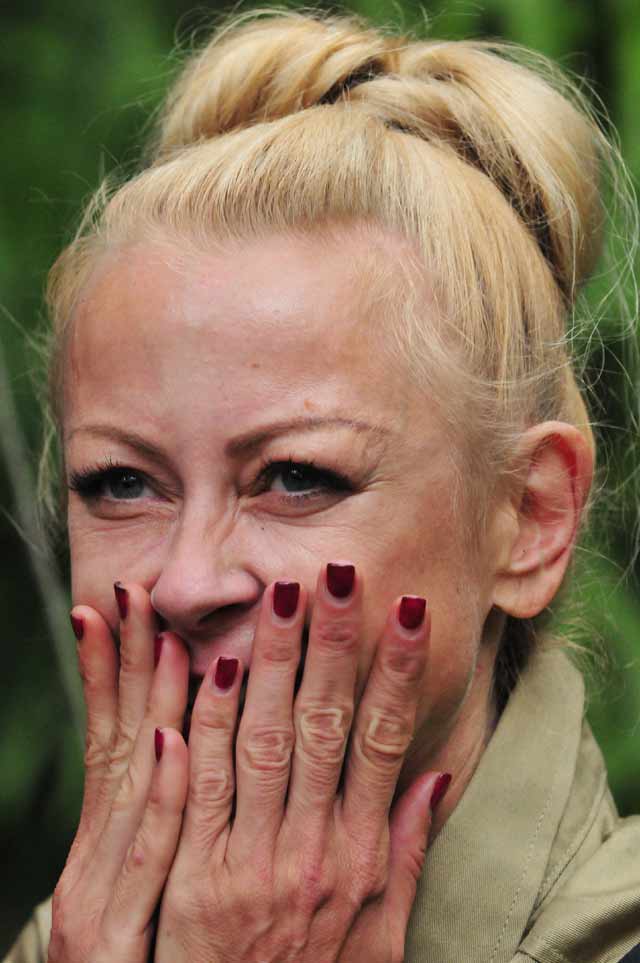Jenny Elvers freut sich