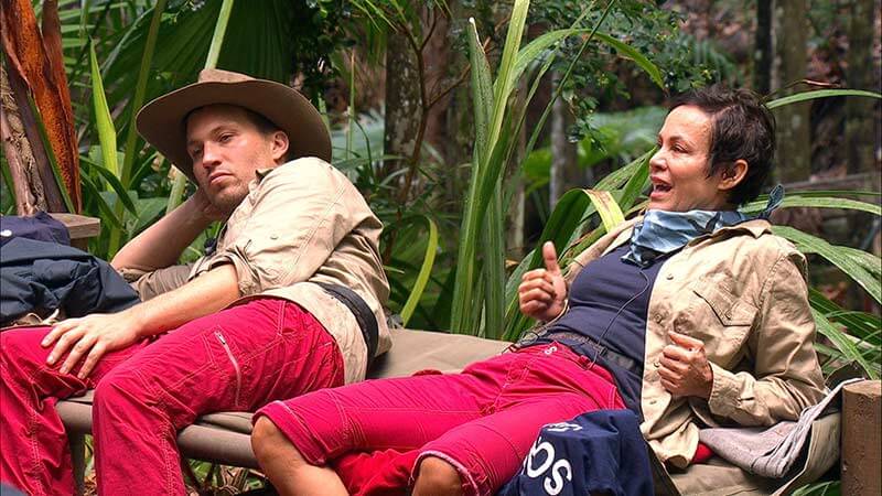 Sonja macht Ansagen im Camp