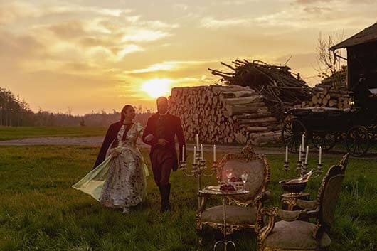 Datingshow LOVE IS KING im Sonnenuntergang am Busen der Natur