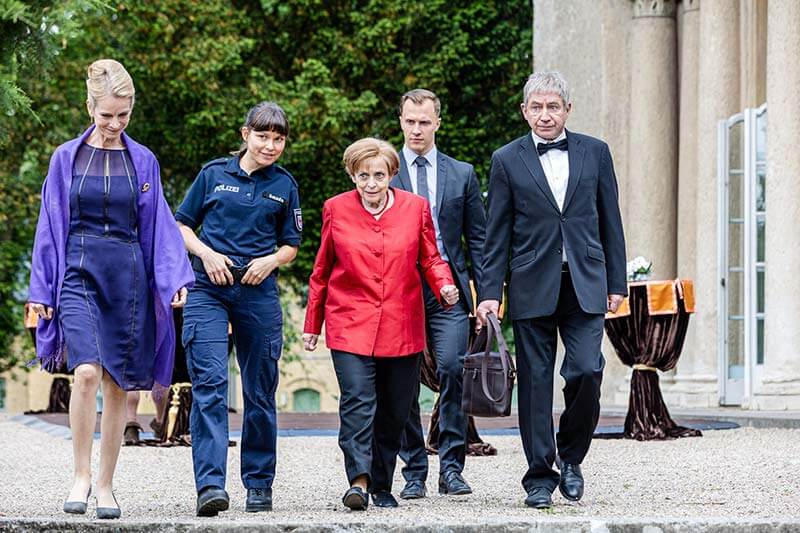 Miss Merkel ermittelt in der Uckermark. RTL / Maor Waisburd