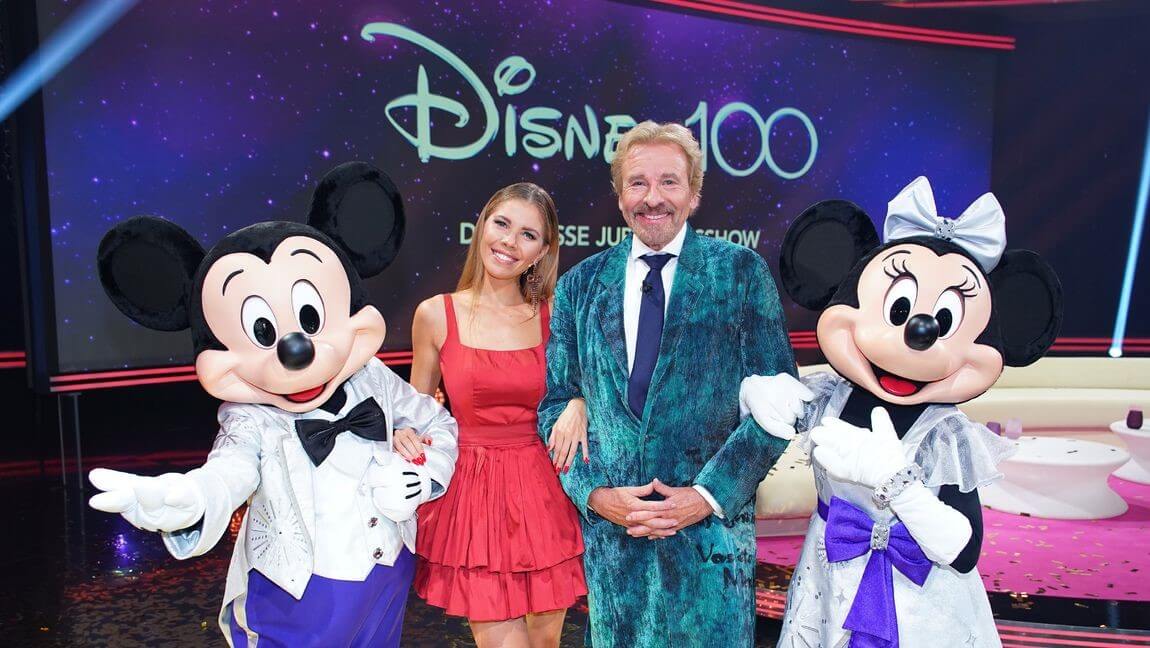 Disney 100 - Die große Jubiläumsshow auf RTL: Thomas Gottschalk und Victoria Swarovski Micky und Minnie Maus Foto: RTL