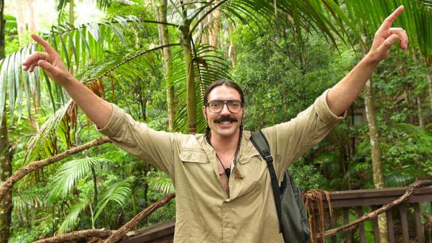 Fabio Knez beim Auszug aus dem Dschungelcamp