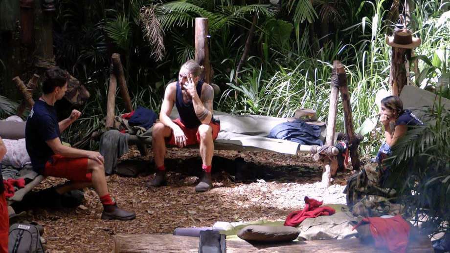 Gil Ofarim wird im Dschungelcamp 2026 mit seinem Emblem-Skandal konfrontiert