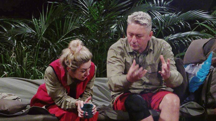 Ariel und Hubert diskutieren die Flacherde. "Frag doch Herrn TikTok"!